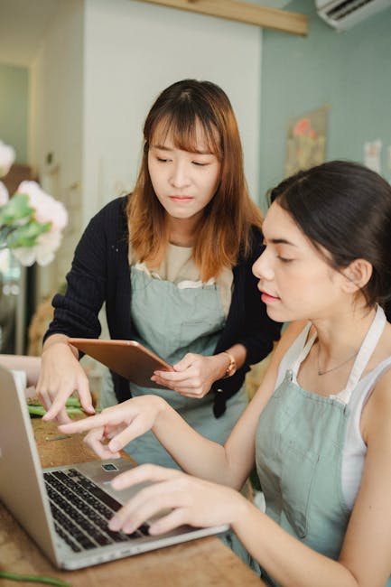 The image features two women with Asian features working together in a florist shop, likely related to flower delivery or floral arrangements as suggested by the context of the website page titled 'Co